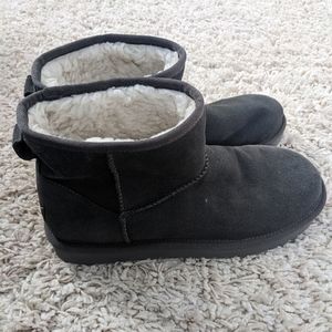 Kookaburra Short UGGS Boots Size 9